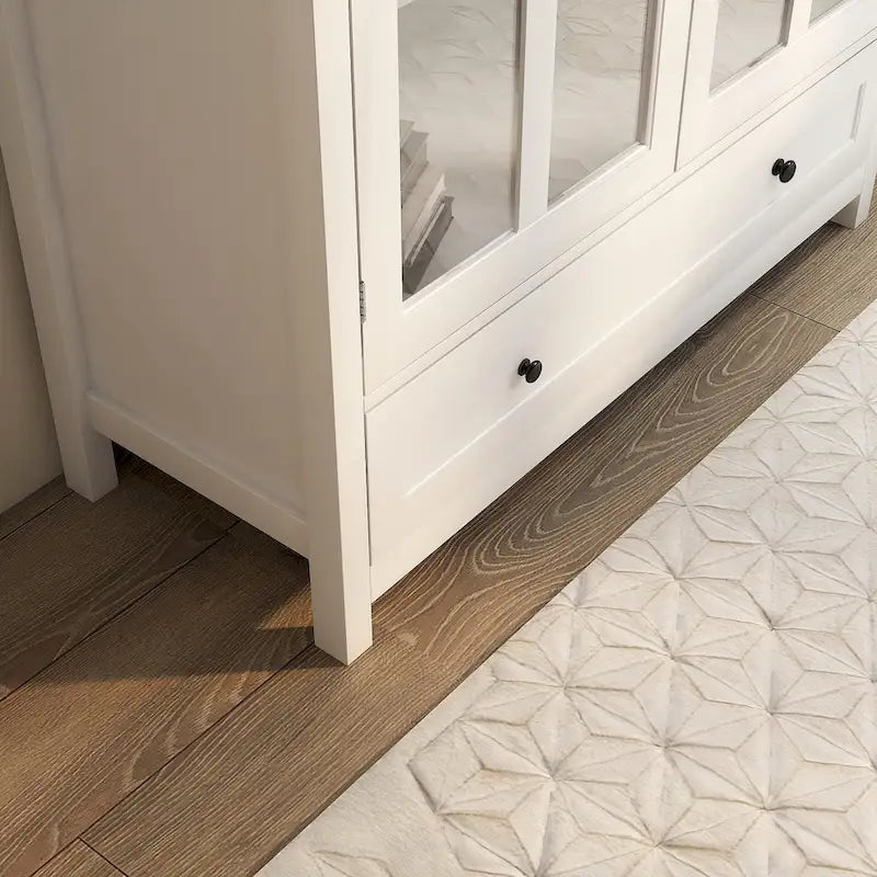Buffet en bois avec portes vitrées, poignées Rétro Bell, couleur marron.